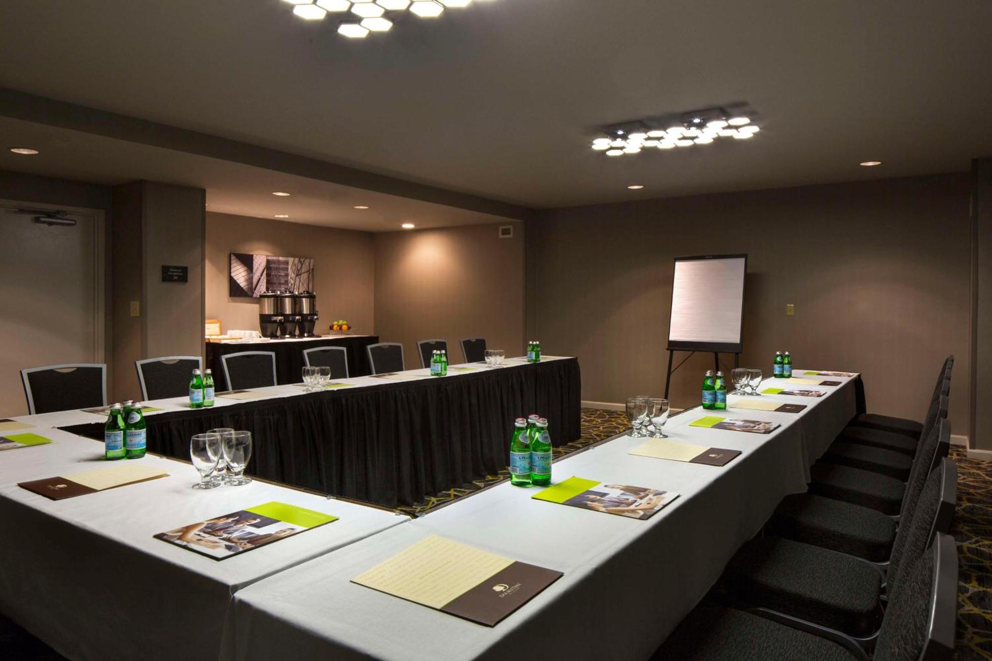 Doubletree By Hilton Newark-Fremont Hotel Ngoại thất bức ảnh